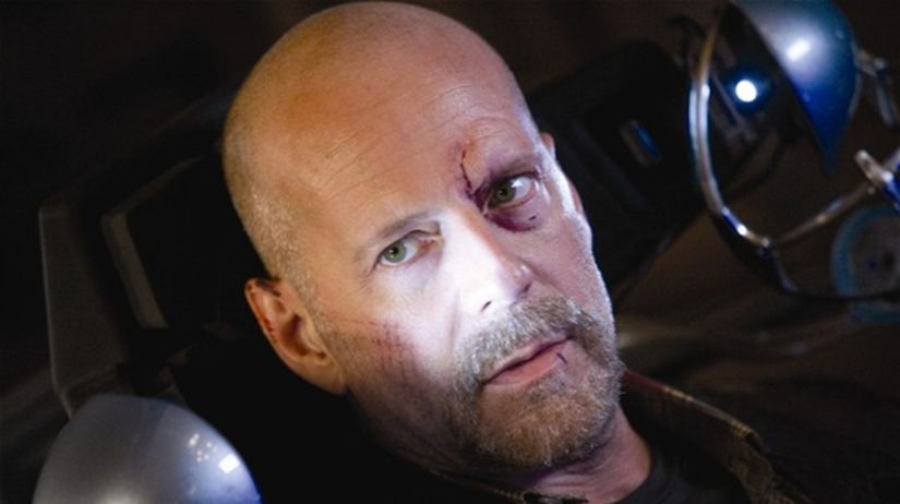 Bruce Willis v úlohe agenta FBI Toma Greera vo...