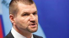 V kauze nástenkového tendra obvinili už aj exministra Štefanova