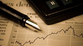 Brexit stále tlačí na akcie, libru i ropu