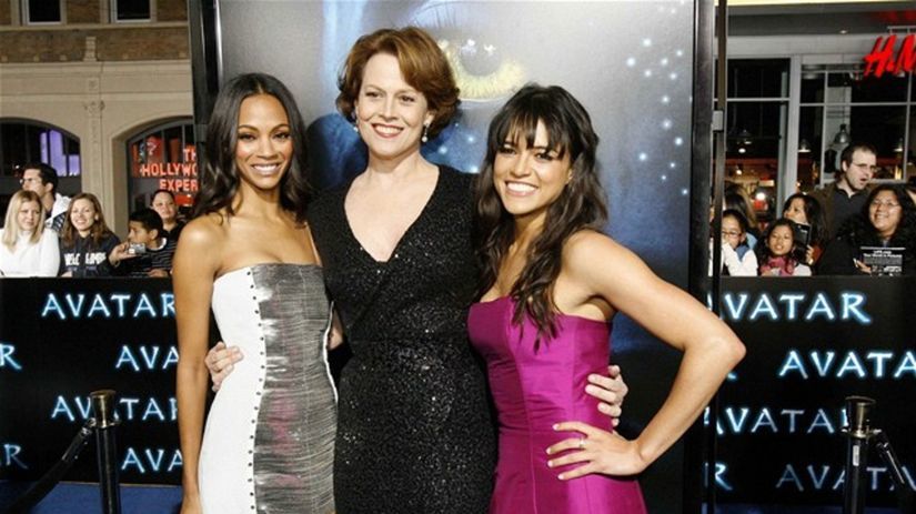 Zľava: Zoe Saldana, Sigourney Weaver a Michelle...