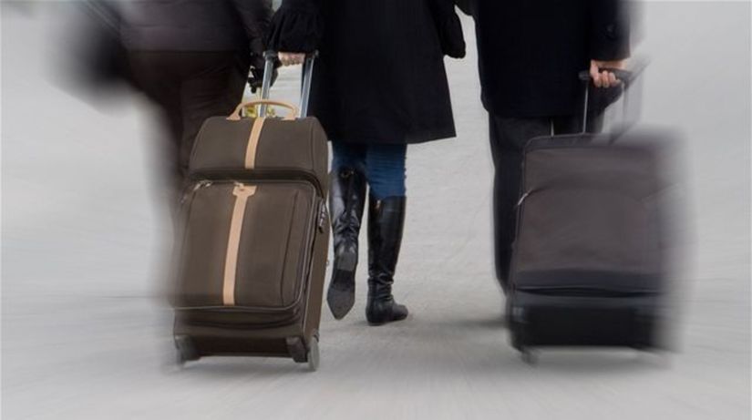 Cestujúci, batožina, kufor, kufre, letisko