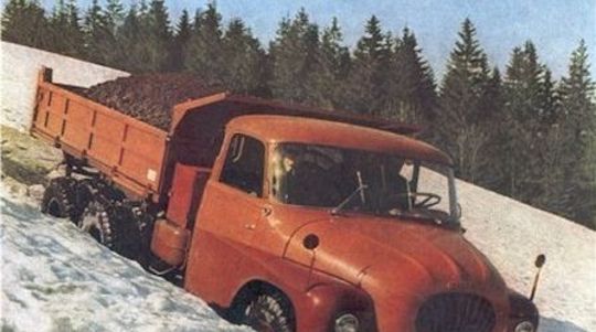 V teréne jej pomáhal premyslený pohon 6x6.