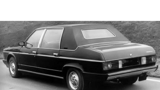 Tatra 613 K dostala textilnú strechu.