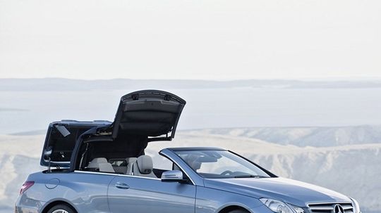 Strecha sa dá sklápať aj pri rýchlosti 40 km/h.