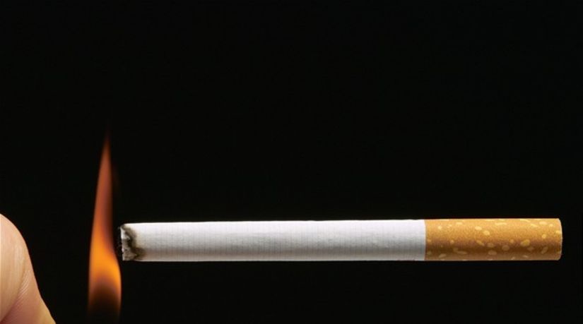 cigareta, fajčenie, dym, zapaľovač