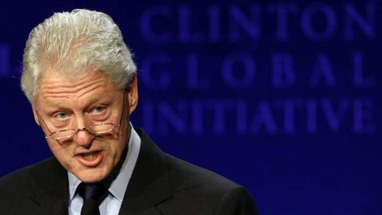 Clinton: Ľutujem, že som presviedčal Ukrajinu, aby sa vzdala jadrových zbraní
