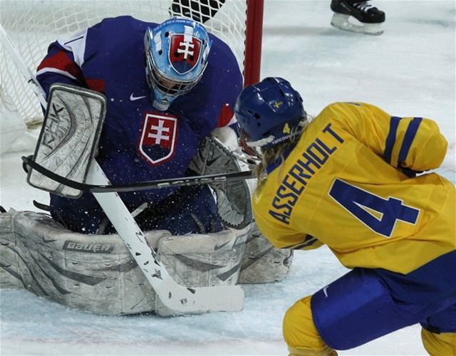 Brankárka Zuzana Tomčíková v akcii.