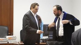 Majský drží advokátovi zámku na ústach