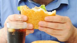 Sedem potravín, ktorým sa na palube lietadla vyhnite oblúkom