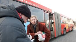 Cestujúci sa na revízorov v MHD sťažujú už oveľa menej