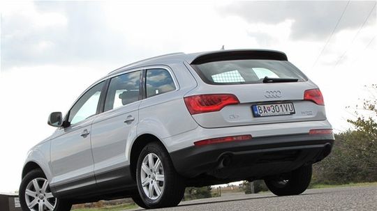 Na asfalte je Audi Q7 mimoriadne kultivované.