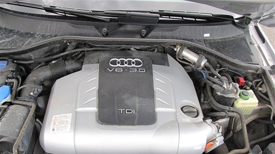 Motor ostáva tichý aj pri prudkej akcelerácii.