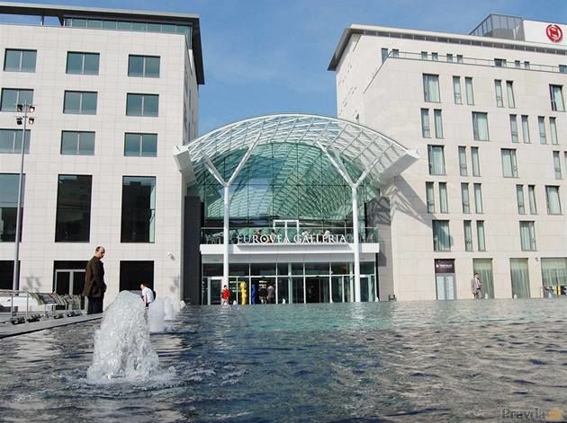 Eurovea Galleria - jeden z vchodov.