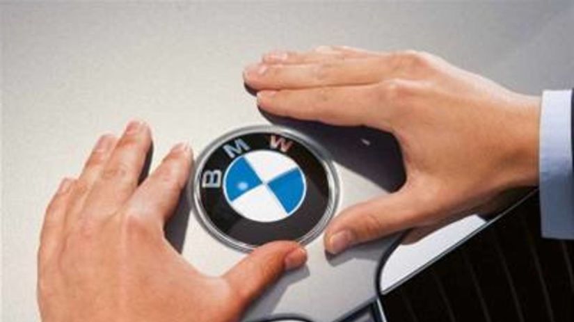 BMW - logo na kapote