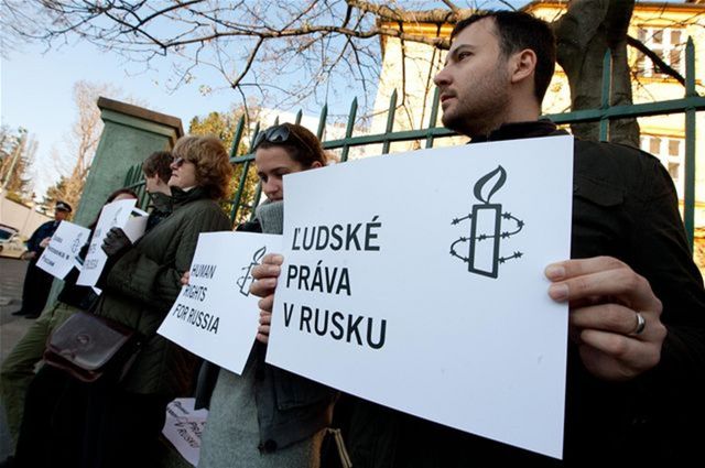 Pred príletom čakali na ruskú hlavu štátu pred...