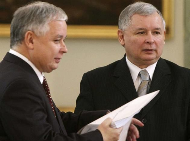 Rok 2007. Prezident Lech Kaczyński (vľavo)...