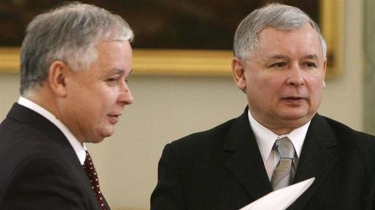 Rok 2007. Prezident Lech Kaczyński (vľavo)...