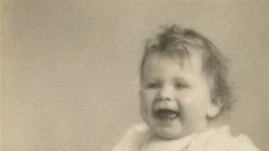 Malá Alžbeta II. v roku 1927.