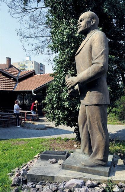 Lenin v galantskej reštaurácii Taverna.