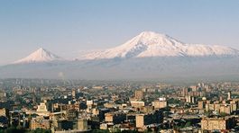 Arménsky premiér podal demisiu