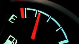 Ceny palív u nás rýchlejšie rastú ako klesajú