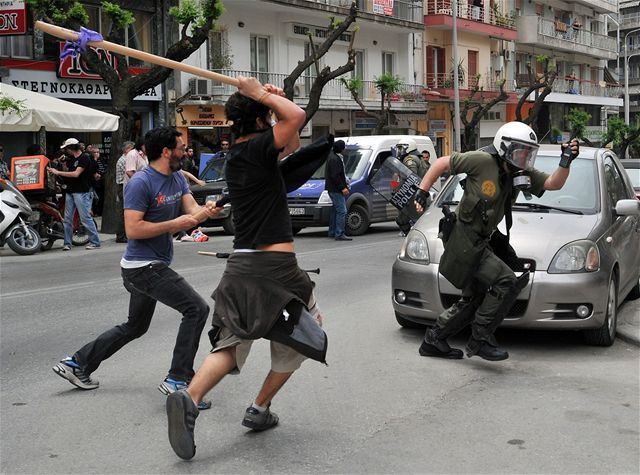 Byť v súčasnosti policajtom v Grécku nie je...