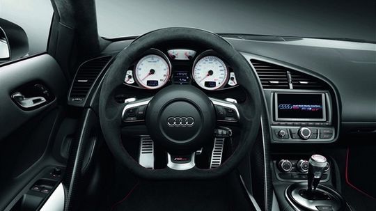 Audi je hrdé aj na nové koberčeky s logom GT.