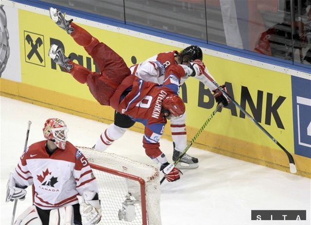 Burns sa zrazil s Ovečkinom za bránkou Kanady..