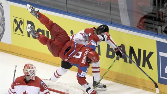 Brent Burns predvádza čistý bodyček na...