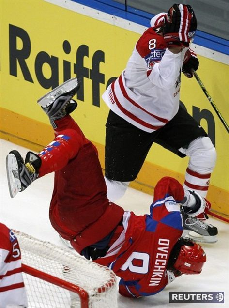 ...a tvrdo spadol na zem