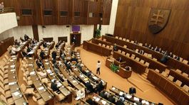 Prieskum: Voľby by vyhral Smer, v parlamente by bolo sedem strán