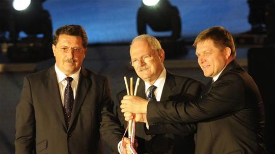 Zľava predseda Národnej rady SR Pavol Paška,...