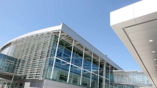 Letisko v Bratislave otvorilo pozorovateľňu pre fanúšikov lietadiel