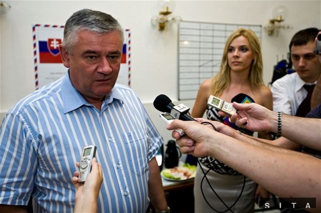Predseda SNS Ján Slota odpovedá na otázky...