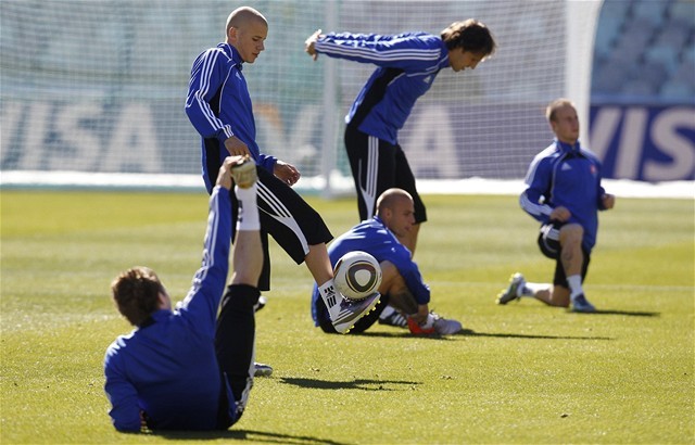 Slovenski futbaloví reprezentanti na tréningu v...