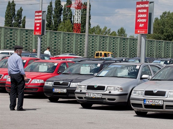 Pred kúpou jazdeného auta zo Slovenska možno...