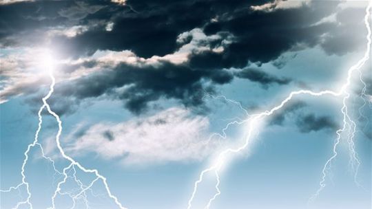 Pre búrky v Bratislave a okolí vydali meteorológovia výstrahu 3. stupňa