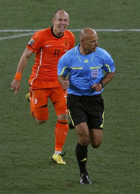 Arjen Robben dostal za prílišné protesty žltú...