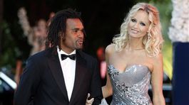 Adriana Sklenaříková-Karembeu