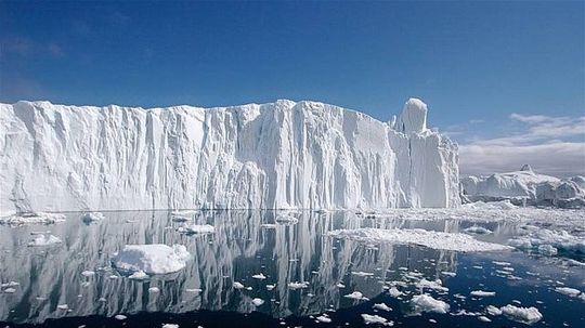 Keď sa 2 kilometre hrubý ľadovec roztopí, zmetie milióny. Hladina oceánov stúpne o 7 metrov