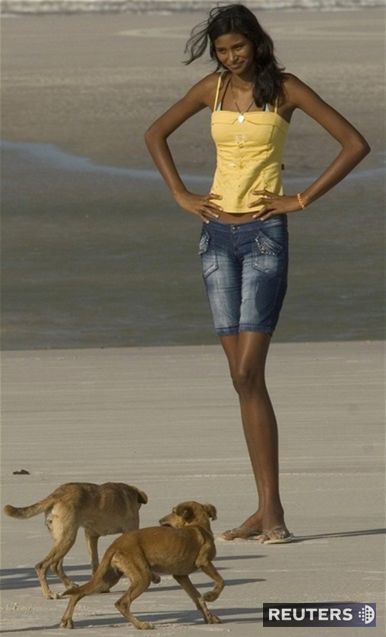 Štrnásťročná Elisany Silva na pláži v rodnom...