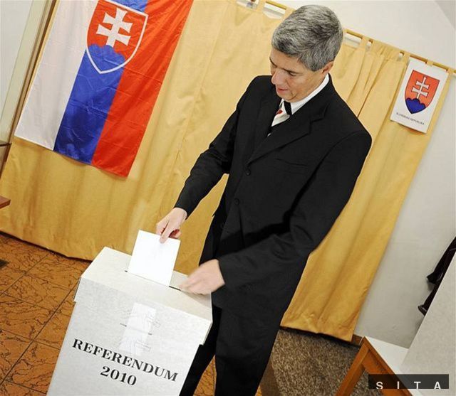 Predseda Mostu Béla Bugár hlasoval v Košiciach.
