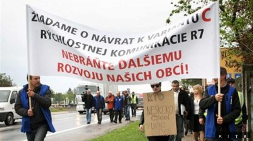 Protest obyvateľov Dunajskej Lužnej proti...