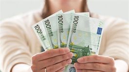 Štátnym zamestnancom vzrastú platy o 4 percentá