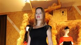 Nahá Houdová s kvetmi v rozkroku odkazuje Čechom: Nesúhlasím so lžou, chcem byť s vami