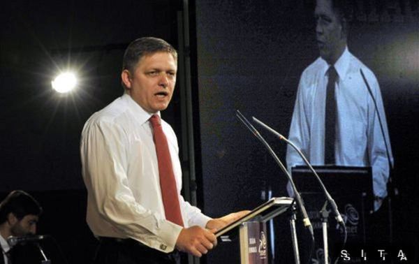 Predseda Smeru Robert Fico počas prejavu...