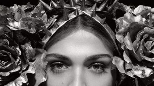 Topmodelka a herečka Elisa Sednauoi tiež...