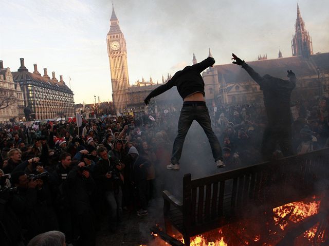 Študenti vyšli do ulíc proti takmer trojnásobne...