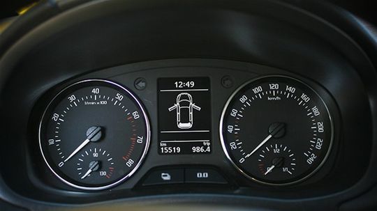 V prvej polovici otáčkomera sa motor cíti...