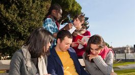 Slovensko prichádza o elitu, najlepší študenti odchádzajú do Česka